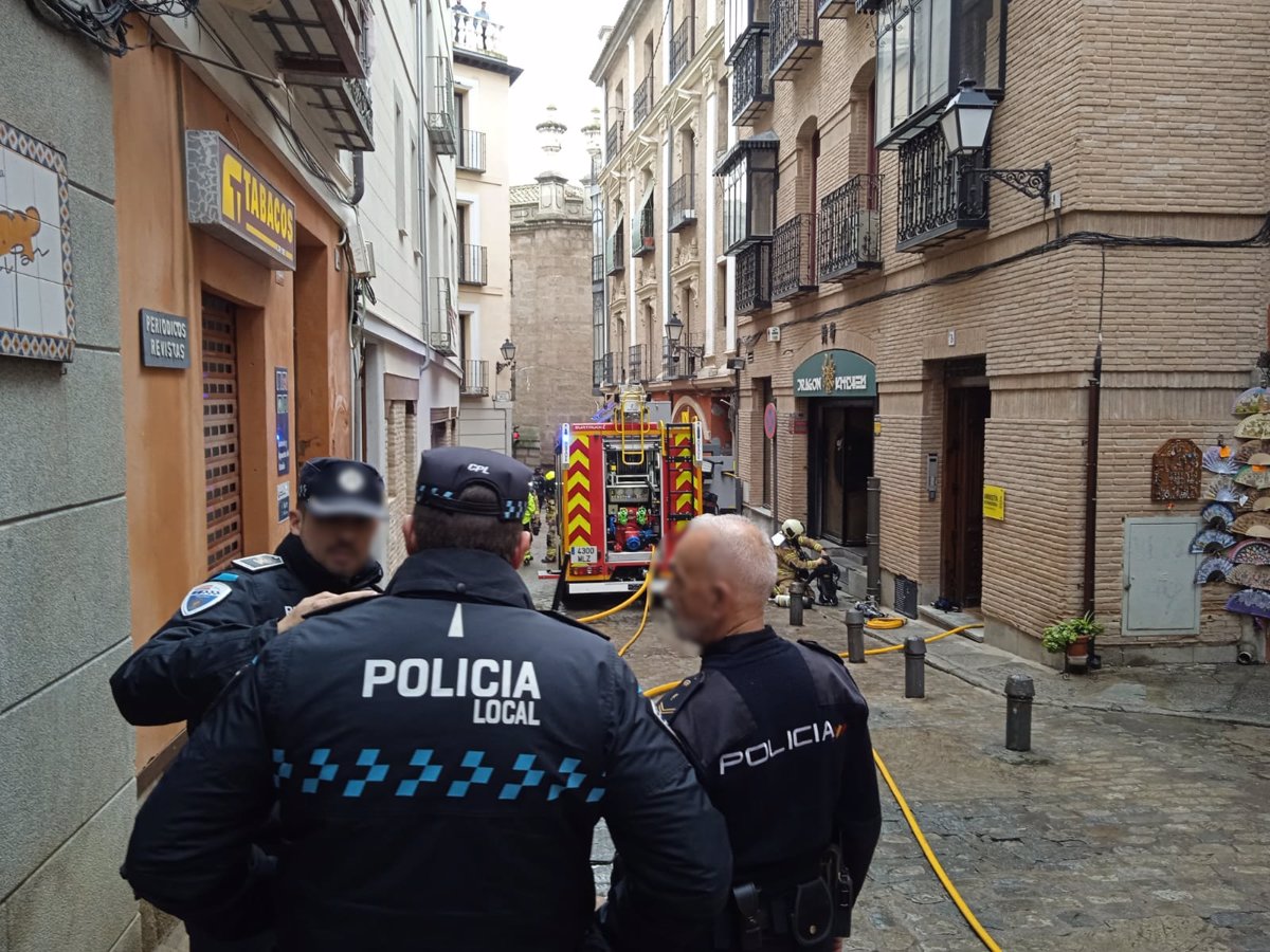 El incendio en el cuarto de calderas de un edificio del Casco de Toledo obliga a desalojar a los vecinos