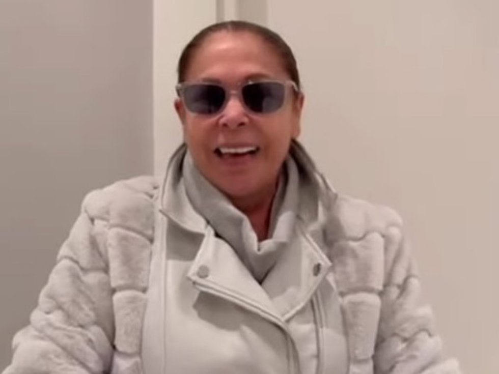 Isabel Pantoja reaparece para animar a sus fans a que vayan a su concierto el próximo 26 de diciembre en Christmas Starlite