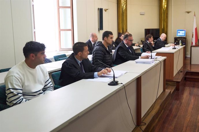 Archivo - Los acusados (1i) y (3i) durante el juicio por el accidente mortal de Castelar, en la Audiencia Provincial de Cantabria, a 6 de mayo de 2024, en Santander, Cantabria (España).  