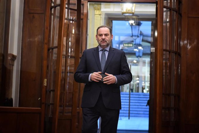 El diputado del Grupo Mixto, José Luis Ábalos, a su llegada a un pleno en el Congreso de los Diputados, a 19 de diciembre de 2024, en Madrid (España). 