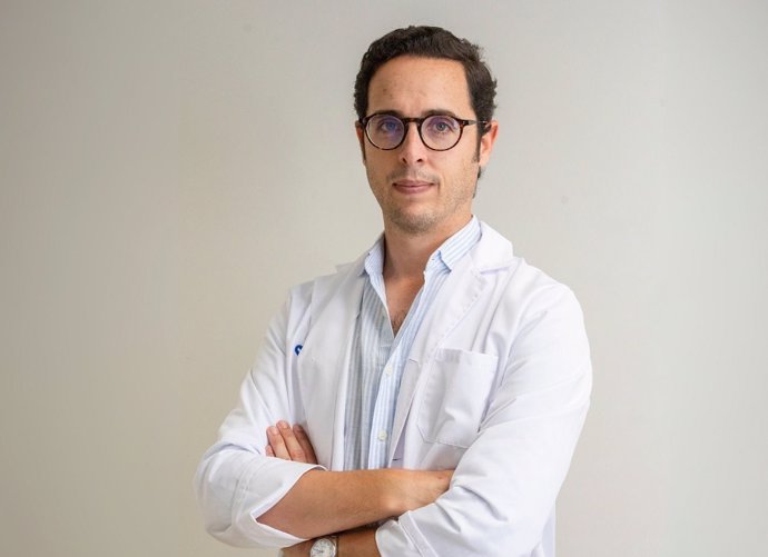 El doctor Javier Collado, cirujano plástico de Vithas Málaga, mejor especialista de España en Cirugía Plástica, Estética y Reparadora por los XI Doctoralia Awards.