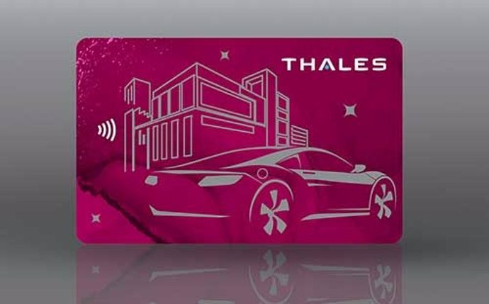 Thales lanza una tarjeta NFC Card Key para complementar la llave digital del automóvil.