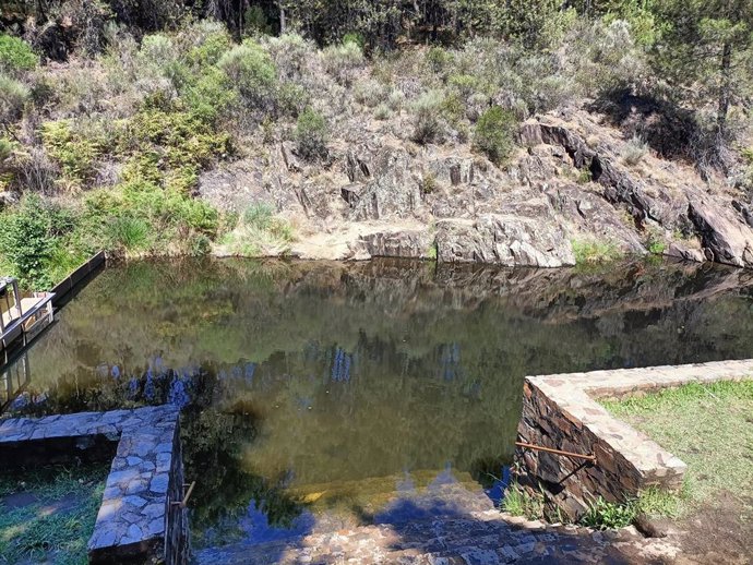 Archivo - Piscina natural de Villasbuenas de Gata (Cáceres)