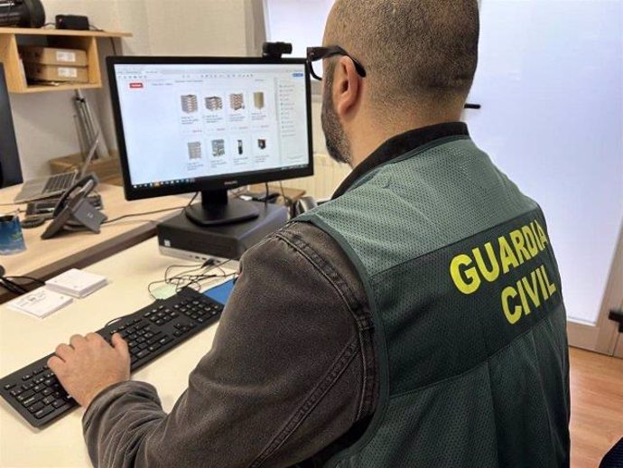 Archivo - Agente de la Guardia Civil