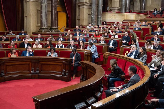 Votación en el pleno del Parlament