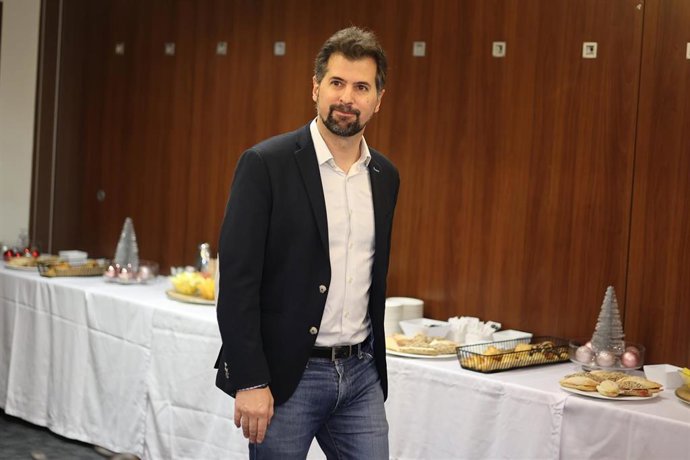 Luis Tudanca en un momento del encuentro con los medios de comunicación este jueves