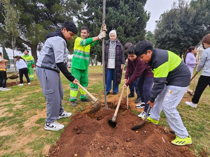 Nueva jornada de plantación municipal en Alcalá de Guadaíra