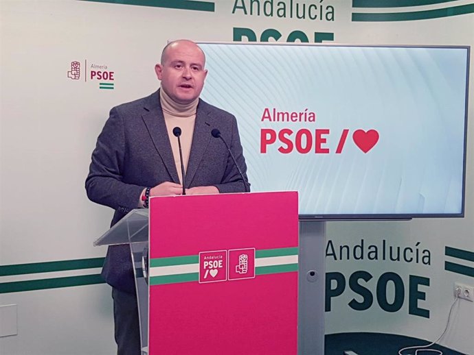 Antonio Martínez (PSOE) en rueda de prensa.