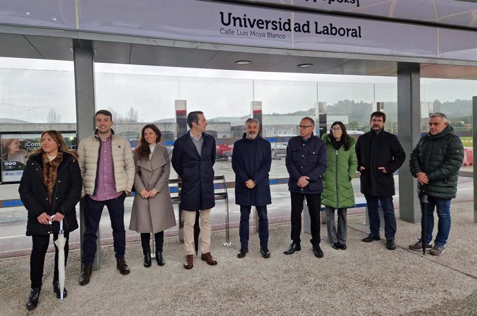 El consejero de Fomento, Cooperación Local y Prevención de Incendios del Principado de Asturias, Alejandro Calvo, participa en la inauguración del nuevo intercambiador de la Laboral, en Gijón.