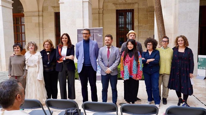 El secretario general de Innovación Cultural y Museos, José Ángel Vélez, ha inaugurado en el Museo de Málaga 'Patio. Encuentro de Artes Vivas' que se desarrolla en este espacio este jueves y viernes con performances a cargo de varios artistas.