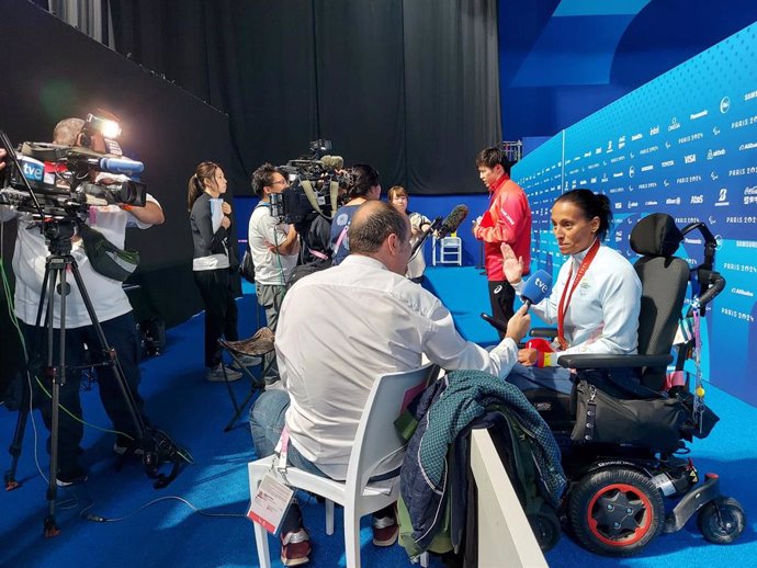 Teresa Perales atiende a TVE durante los Juegos Paralímpicos de París