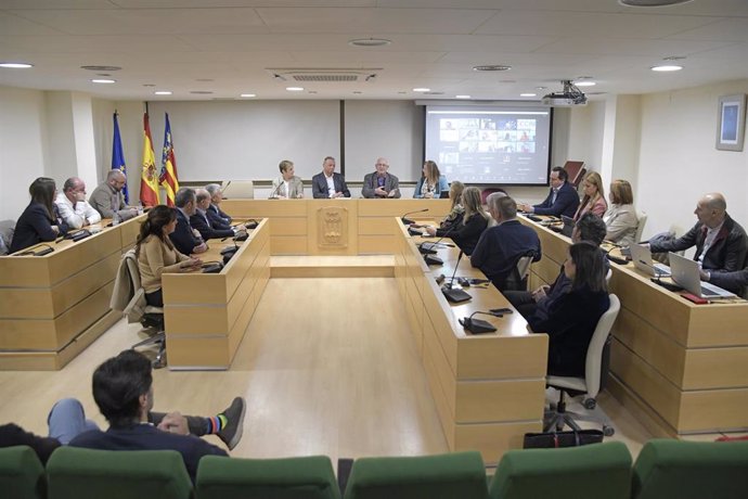 La CEV reúne a sus órganos de gobierno, junto a la consellera de Innovación, Marián Cano, en el Ayuntamiento de Paiporta