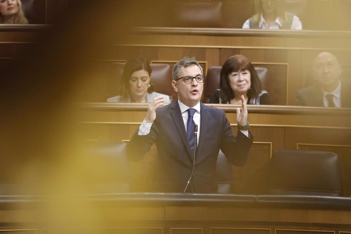 El ministro para la Presidencia, Relaciones con las Cortes y Justicia, Félix Bolaños, interviene durante una sesión de control al Gobierno, en el Congreso de los Diputados, a 18 de diciembre de 2024, en Madrid (España). 