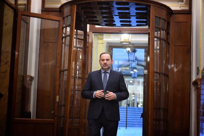 El diputado del Grupo Mixto, José Luis Ábalos, a su llegada a un pleno en el Congreso de los Diputados, a 19 de diciembre de 2024, en Madrid (España).