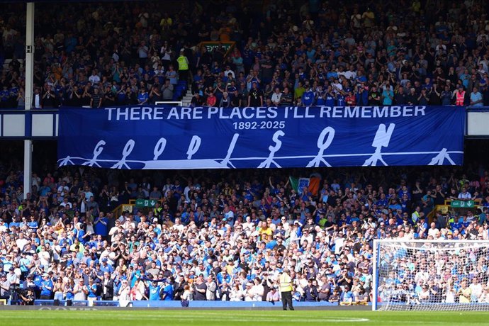 Archivo - Pancarta de la afición del Everton en Goodison Park. 