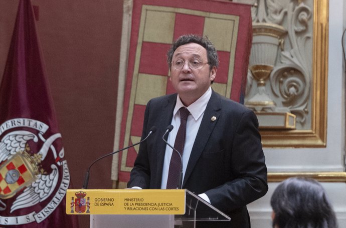 El fiscal general del Estado, Álvaro García Ortiz, interviene durante el acto de entrega de Despachos a las 62ª Promoción de la Carrera Fiscal, en el paraninfo de la Universidad Complutense, a 17 de diciembre de 2024, en Madrid (España).