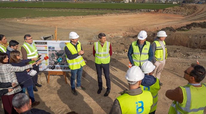 El delegado del Gobierno en Andalucía, Pedro Fernández, ha visitado los trabajos en la GR-43 entre Granada y Atarfe