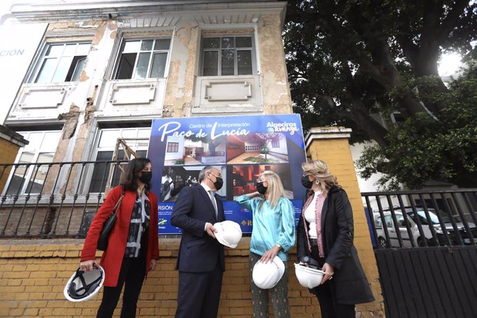 Archivo - La consejera de Cultura, Patricia del Pozo, durante una visita a las obras del Centro de Interpretación Paco de Lucía en Algeciras el pasado 11 de marzo de 2022.