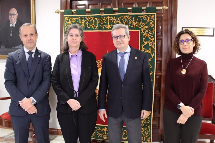 El profesor Carlos León renueva como director de la Escuela Politécnica Superior de la Universidad de Sevilla.