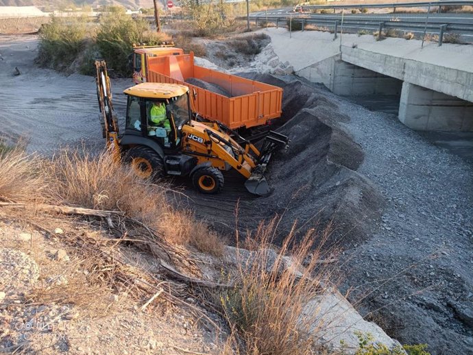 Obras de conservación en una carretera de la Región de Murcia