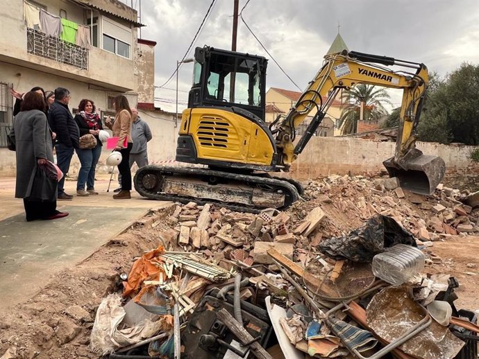 El derribo permite la ampliación de la calle