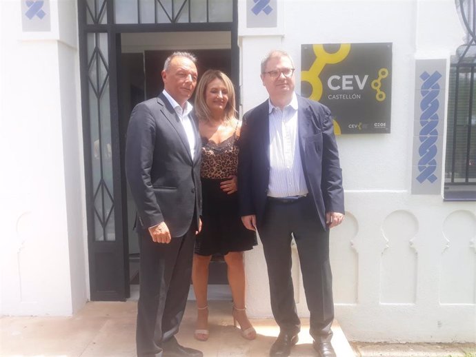 Archivo - Imagen de archivo de Luis Martí junto a la exconsellera de Industria, Nuria Montes, y al presidente de CEV, Salvador Navarro