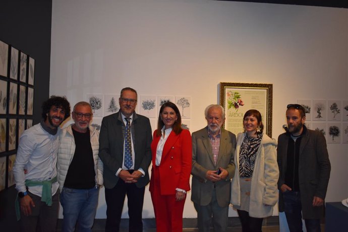 Inauguración de la triple exposición los 'Árboles Singulares de Huelva'.