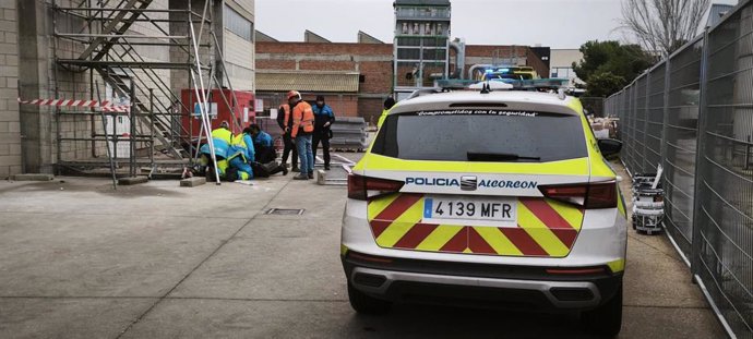 Herido un obrero al caerse de unas escaleras en Alcorcón