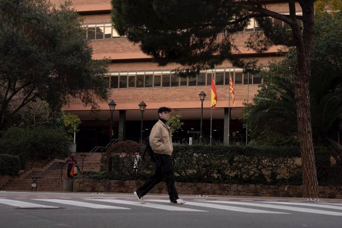 Archivo - Fachada de la Conselleria de Educación, a 1 de febrero de 2024, en Barcelona, Catalunya (España). 