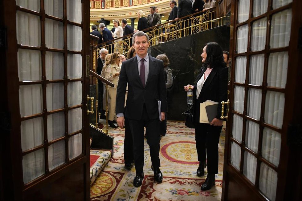 El presidente del Partido Popular, Alberto Núñez Feijóo, durante un pleno en el Congreso de los Diputados, a 19 de diciembre de 2024, en Madrid (España). El Pleno del Congreso da 'luz verde' definitiva al proyecto de ley por el que se crea un nuevo impu