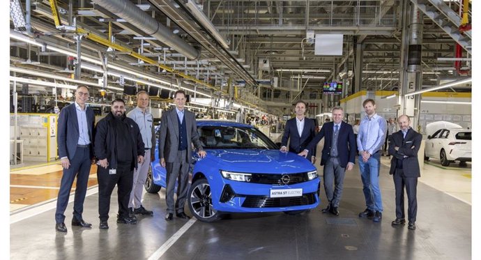 El presidente de Stellantis, John Elkkan, reafirma su compromiso con la marca Opel y con sus instalaciones en Alemania.