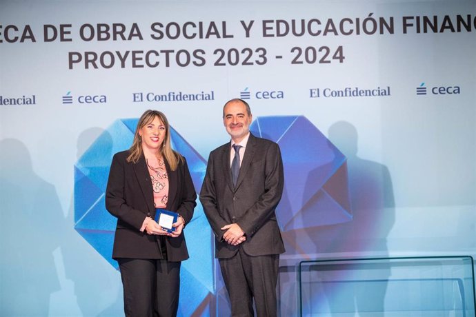 María del Mar Molina, miembro del equipo de trabajo de este programa de educación financiera, ha acudido, en representación de Edufinet, al acto de entrega de estos premios, que ha tenido lugar este jueves en el Real Casino de Madrid