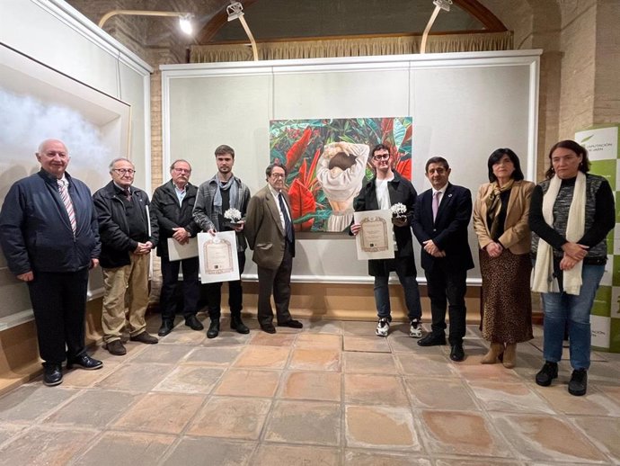 El presidente de la Diputación de Jaén, Paco Reyes, junto a los galardonados en los XXXVIII Premio de Pintura 'Emilio Ollero'