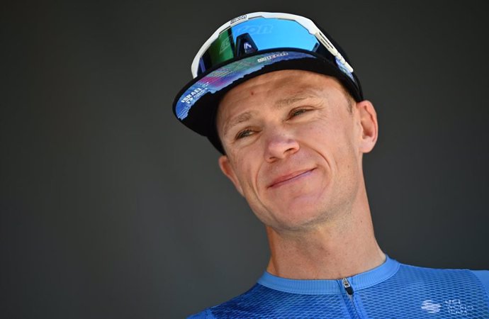 Archivo - 10 July 2022, Switzerland, Aigle: British cyclist Chris Froome of Israel-Premier Tech is seen before the start of the ninth stage of the 109th edition of the Tour de France cycling race, a 193-kilometer-long mountain stage from Aigle in Switzerl