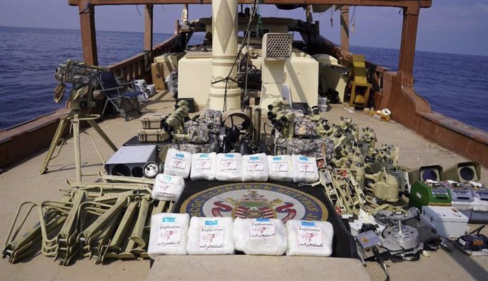 Archivo - Armas procedentes de Irán con destino a los rebeldes hutíes de Yemen en un buque en el mar Arábigo