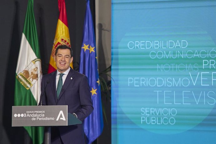 Archivo - El presidente de la Junta de Andalucía, Juanma Moreno, inteviene durante la entrega de los Premios Andalucía de Periodismo en su XXXVII edición en el Palacio de San Telmo, a 23 de diciembre de 2022 en Sevilla (Andalucía, España).