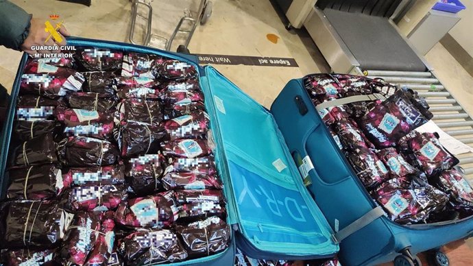 Incautados más de 20 kilos de tabaco de mascar en el aeropuerto