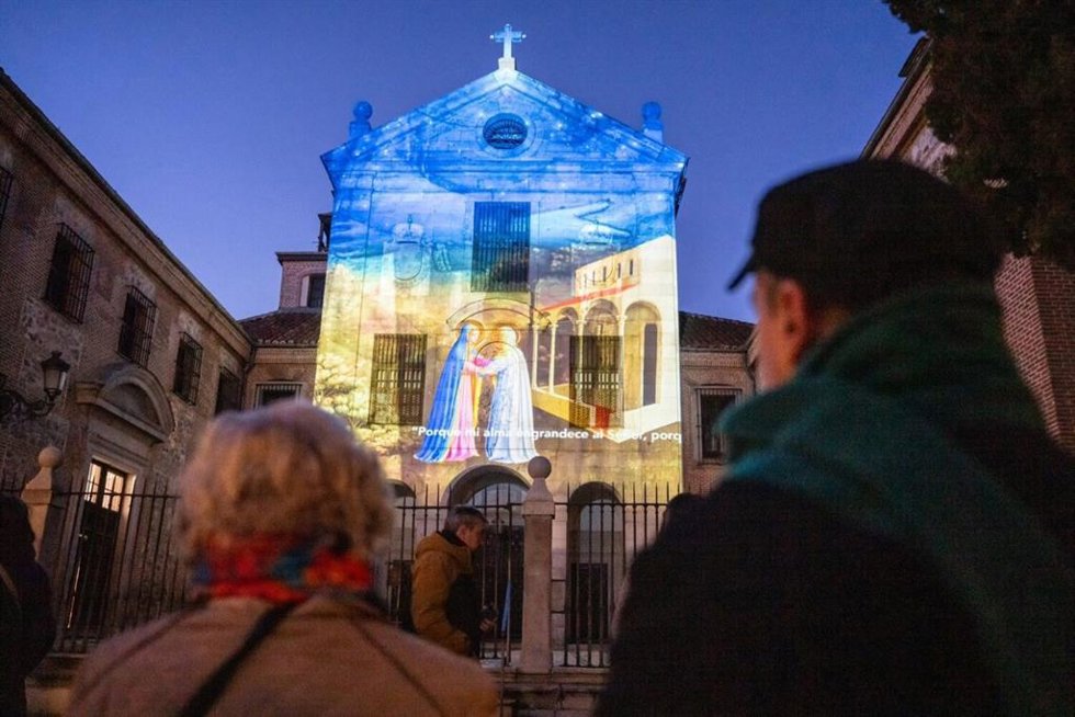 Proyección de Navidad en una iglesia madrileña