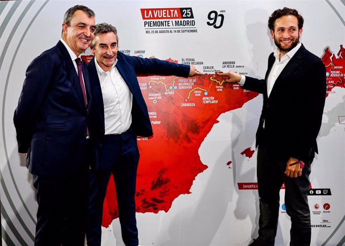 El presidente de la Diputación de Huesca, Isaac Claver, ha estado presente en la presentación del recorrido de La Vuelta en Madrid