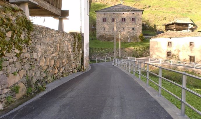 Vía de acceso a Riegla de Cibea, en Cangas del Narcea