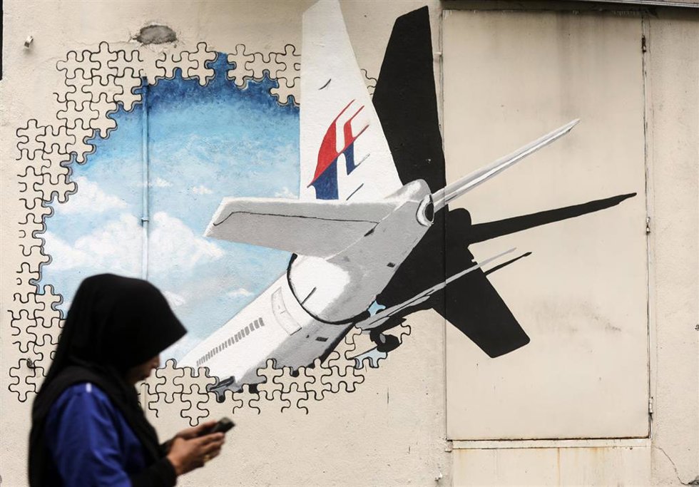 Archivo - Mural de recuerdo del MH730