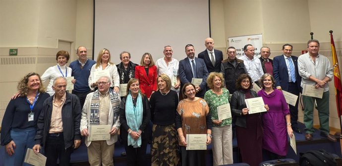 El Área Sanitaria Norte de Málaga-Antequera homenajea a 20 profesionales con más de 30 años de servicio en la sanidad pública.