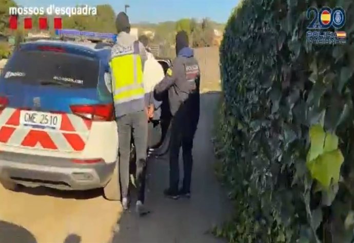 Detención de uno de los integrantes de la red dedicada a la explotacion de personas en plantaciones de marihuana en Castellbisbal (Barcelona)