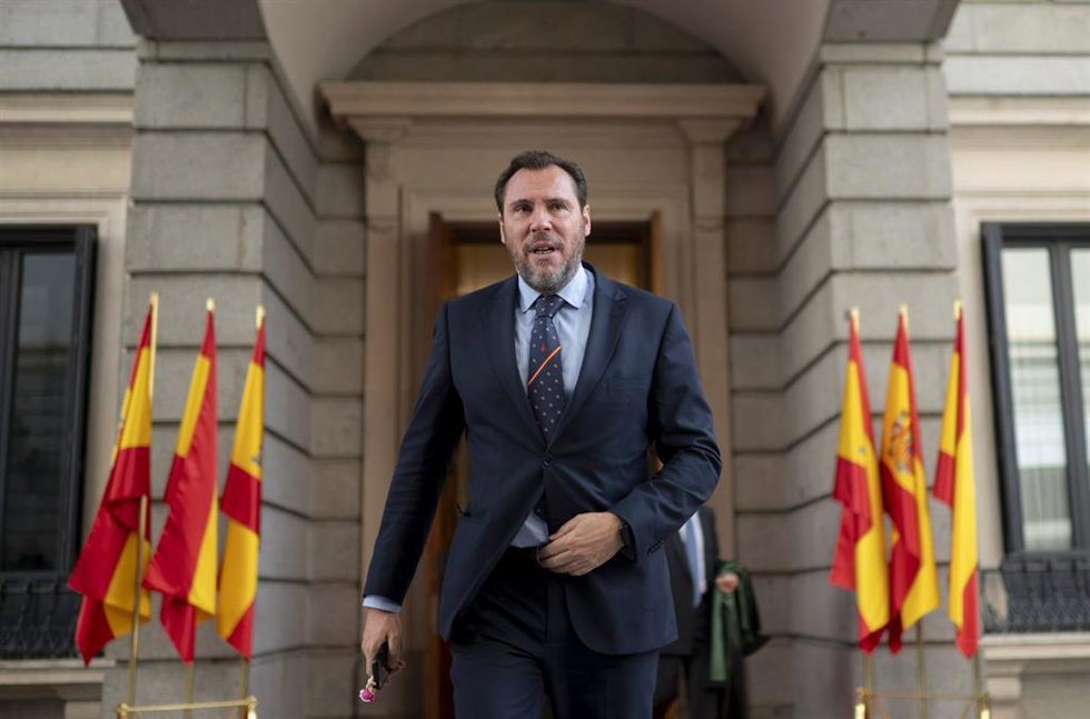 El ministro de Transportes y Movilidad Sostenible, Óscar Puente, tras el acto institucional por el Día de la Constitución, en el Congreso de los Diputados, a 6 de diciembre de 2024, en Madrid (España).