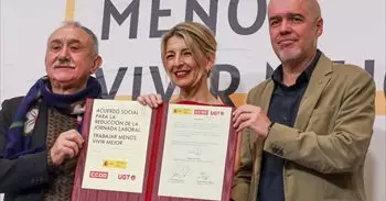 Díaz firma con CCOO y UGT el acuerdo para rebajar la jornada en 2025: "Es un momento de altura histórica"