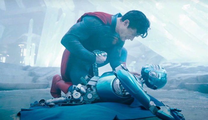 ¿Quién Es Kelex, El Robot Que Muere En El Tráiler De Superman?