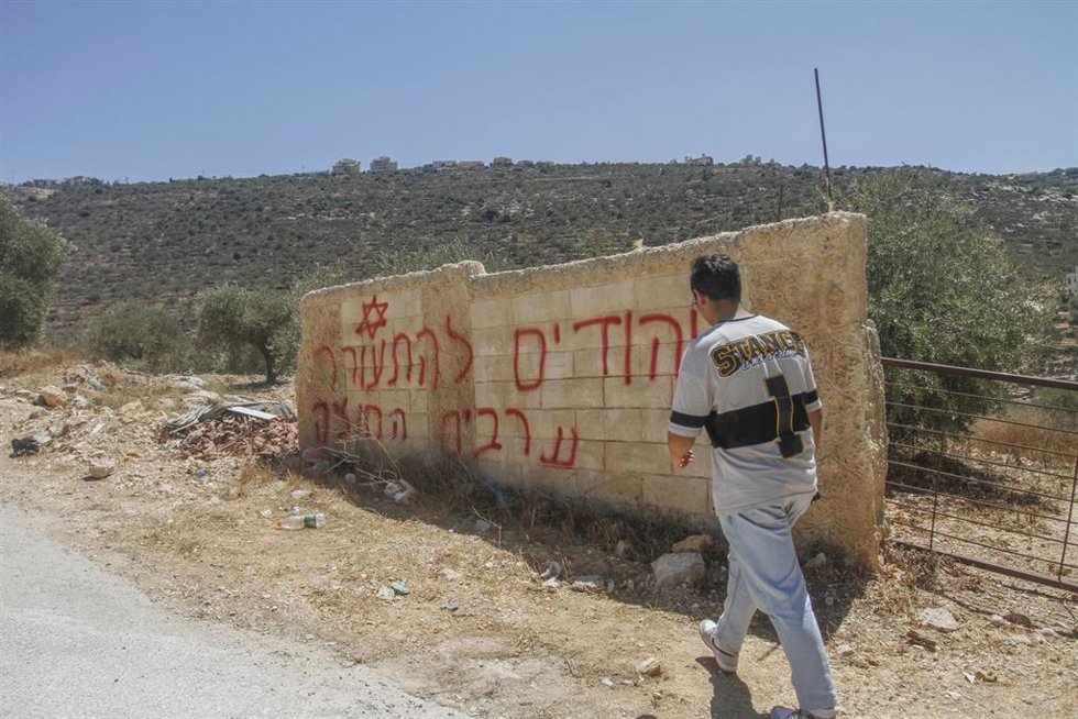Archivo - Pintadas efectuadas por colonos israelíes en una pared de la localidad de Marda, en Cisjordania (archivo)