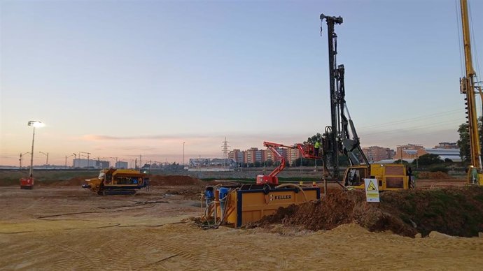 Obras del nuevo acceso ferroviario al Puerto de Sevilla.