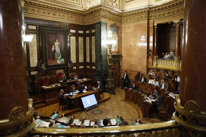 Archivo - Pleno en el Ayuntamiento de Barcelona.