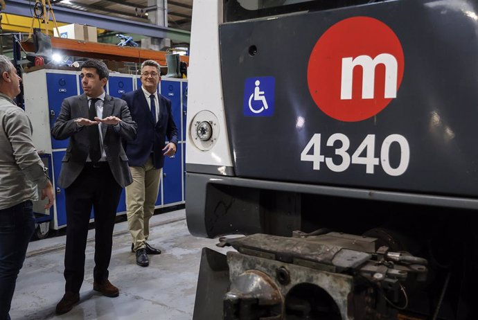 El president de la Generalitat, Carlos Mazón, a la seua arribada a la visita al lloc de comandament provisional de Metrovalencia